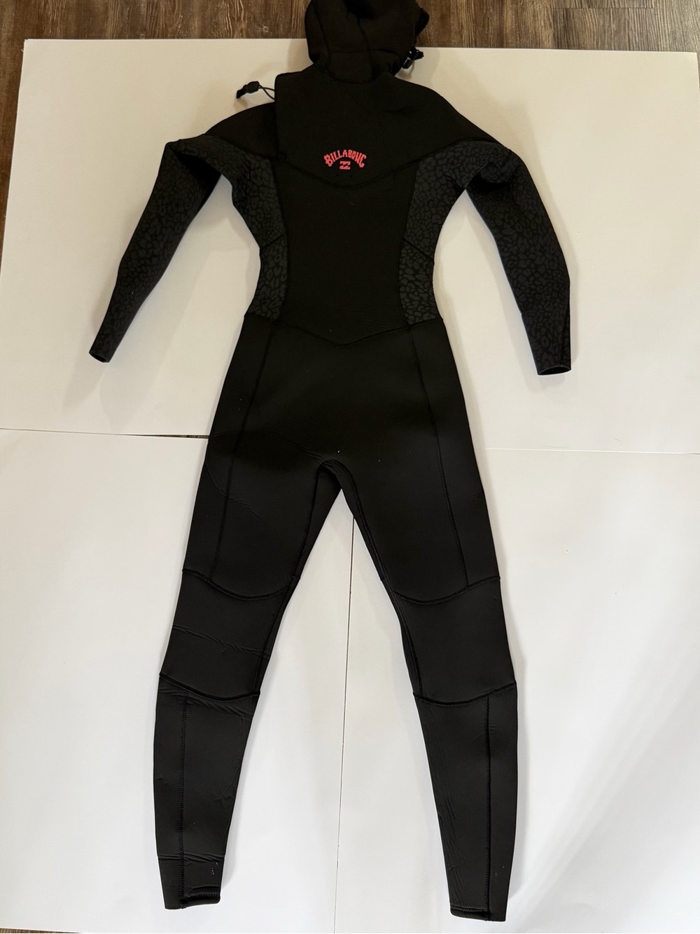 NEW women’s billabong 5/4mm synergy hooded chest zip wetsuit black orange S/4 - Picture 2 of 6